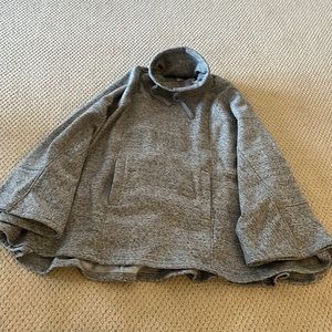 UGG Women’s turtleneck Poncho size S/XS Never worn